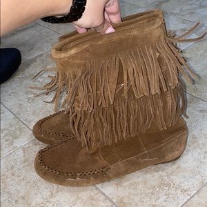 Minnetonka Three tier brown boots